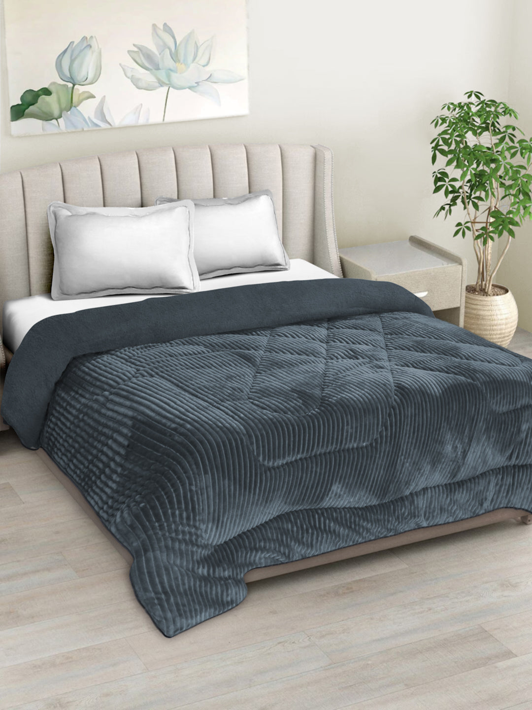 Grey Luxury Microfibre Filled Ultra Soft Embossed Sherpa Double Bed Quilt