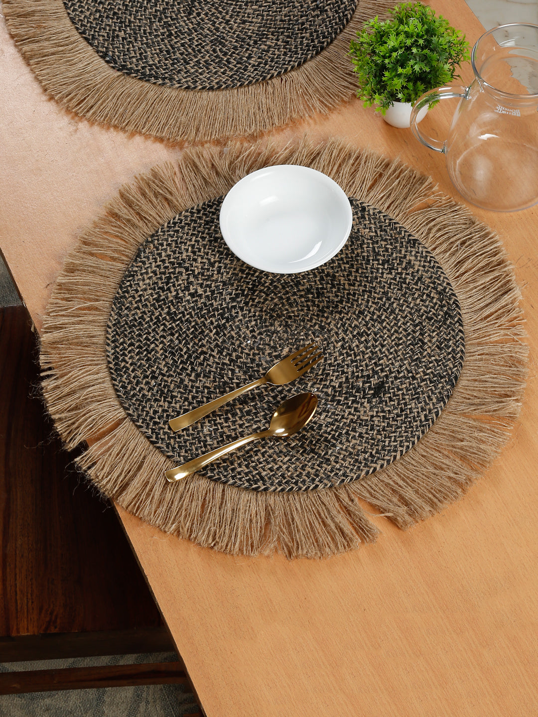 Jute Cotton Frilly Reversible Table Mat image 0