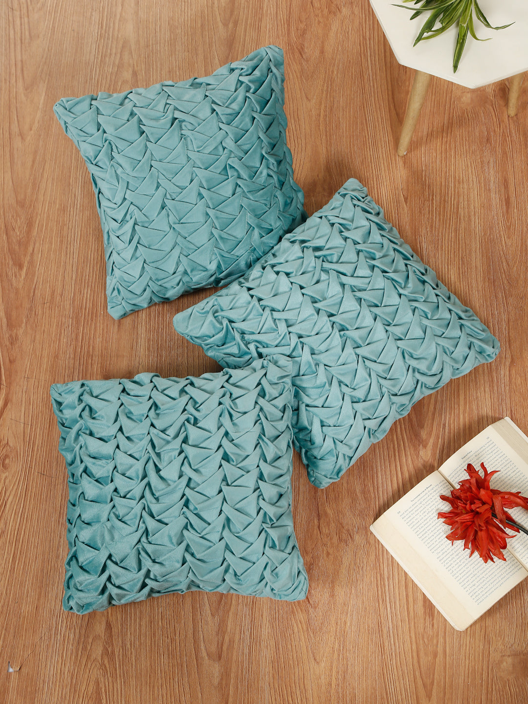 SOFT VELVET HAND CRATFED CUSHION COVERS ( 16 X 16 INCH )