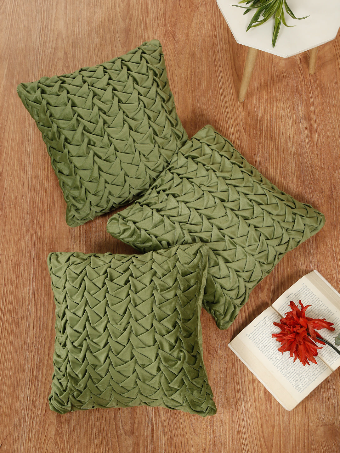 SOFT VELVET HAND CRATFED CUSHION COVERS ( 16 X 16 INCH )