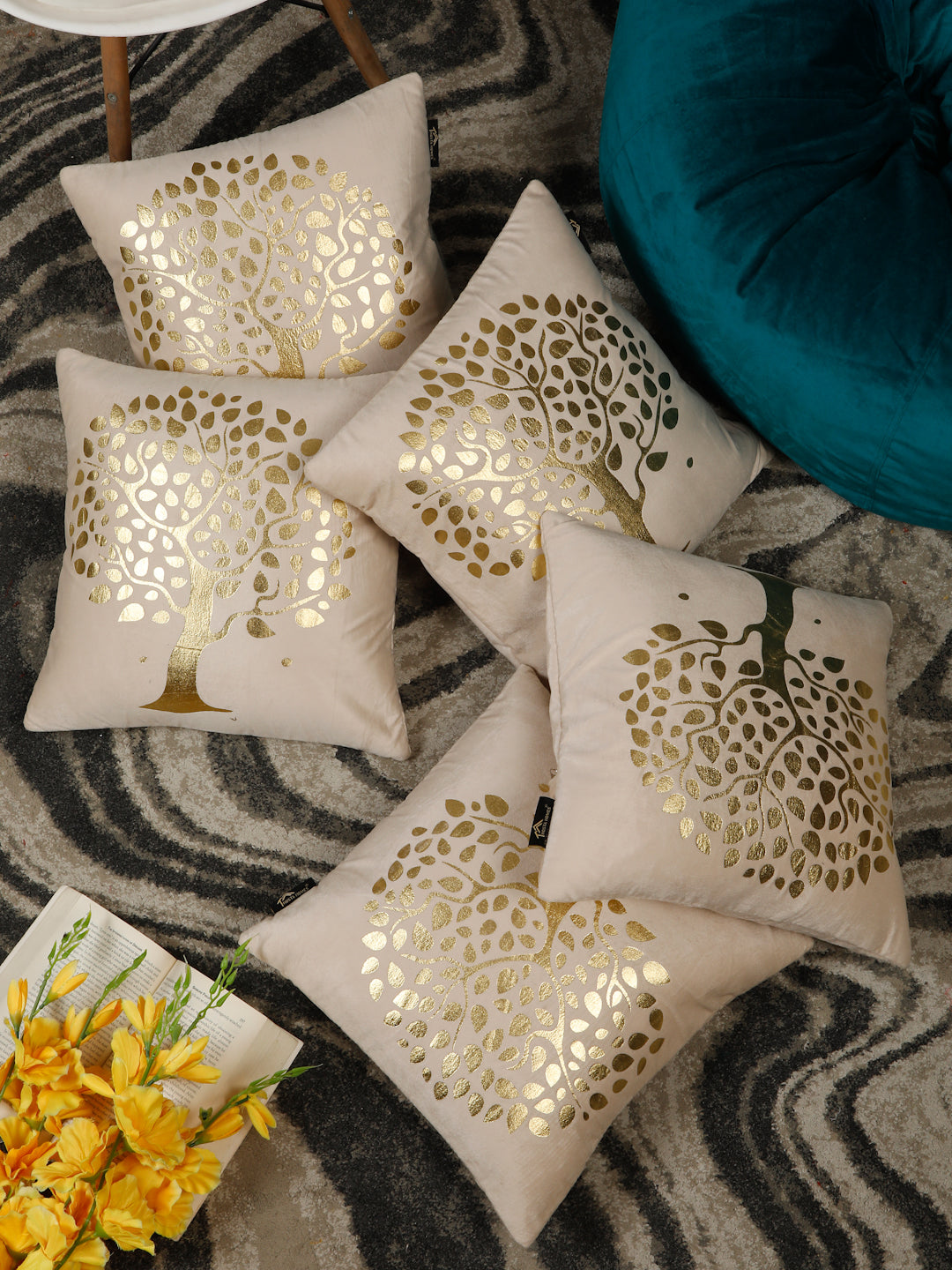 Cream-Coloured & Gold-Toned Set of 2 Floral Velvet Square Cushion Covers