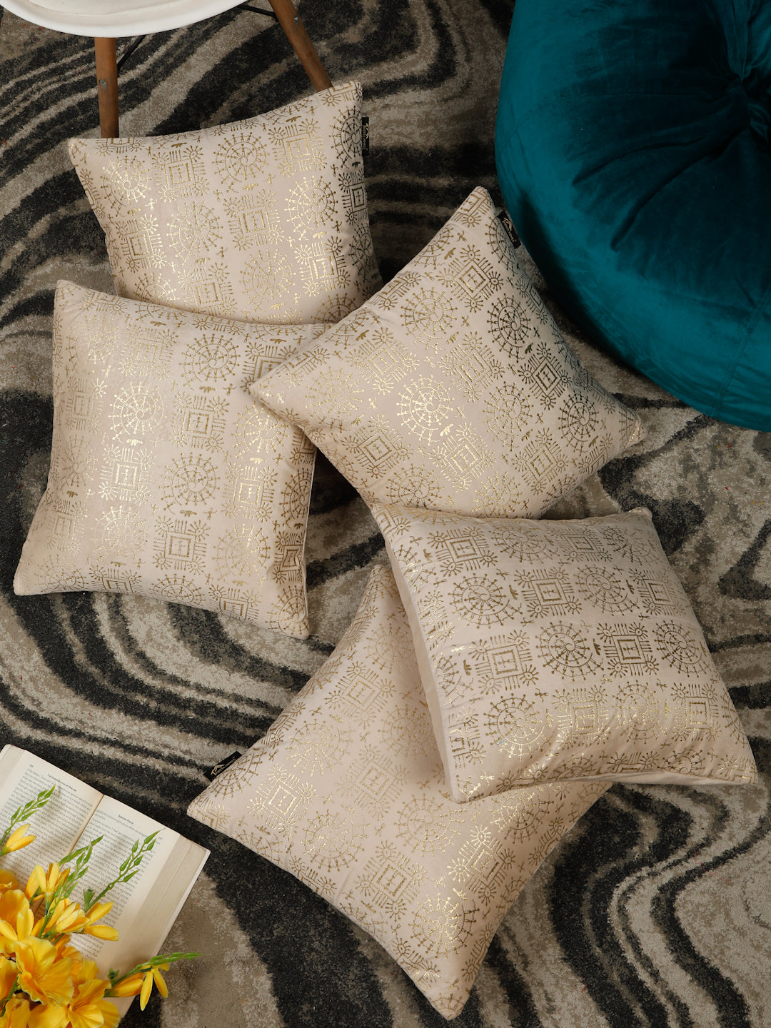 Cream-Coloured & Gold-Toned Set of 2 Floral Velvet Square Cushion Covers