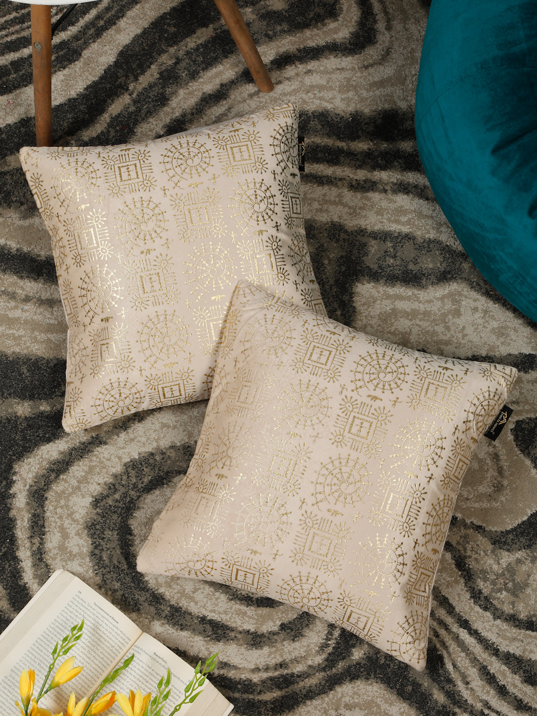Cream-Coloured & Gold-Toned Set of 2 Floral Velvet Square Cushion Covers