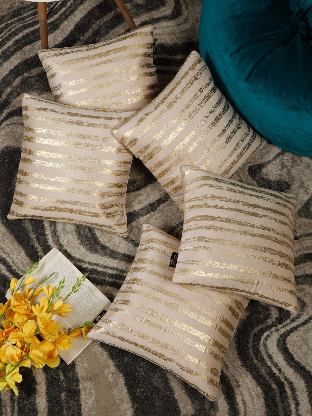 Cream-Coloured & Gold-Toned Set of 2 Floral Velvet Square Cushion Covers