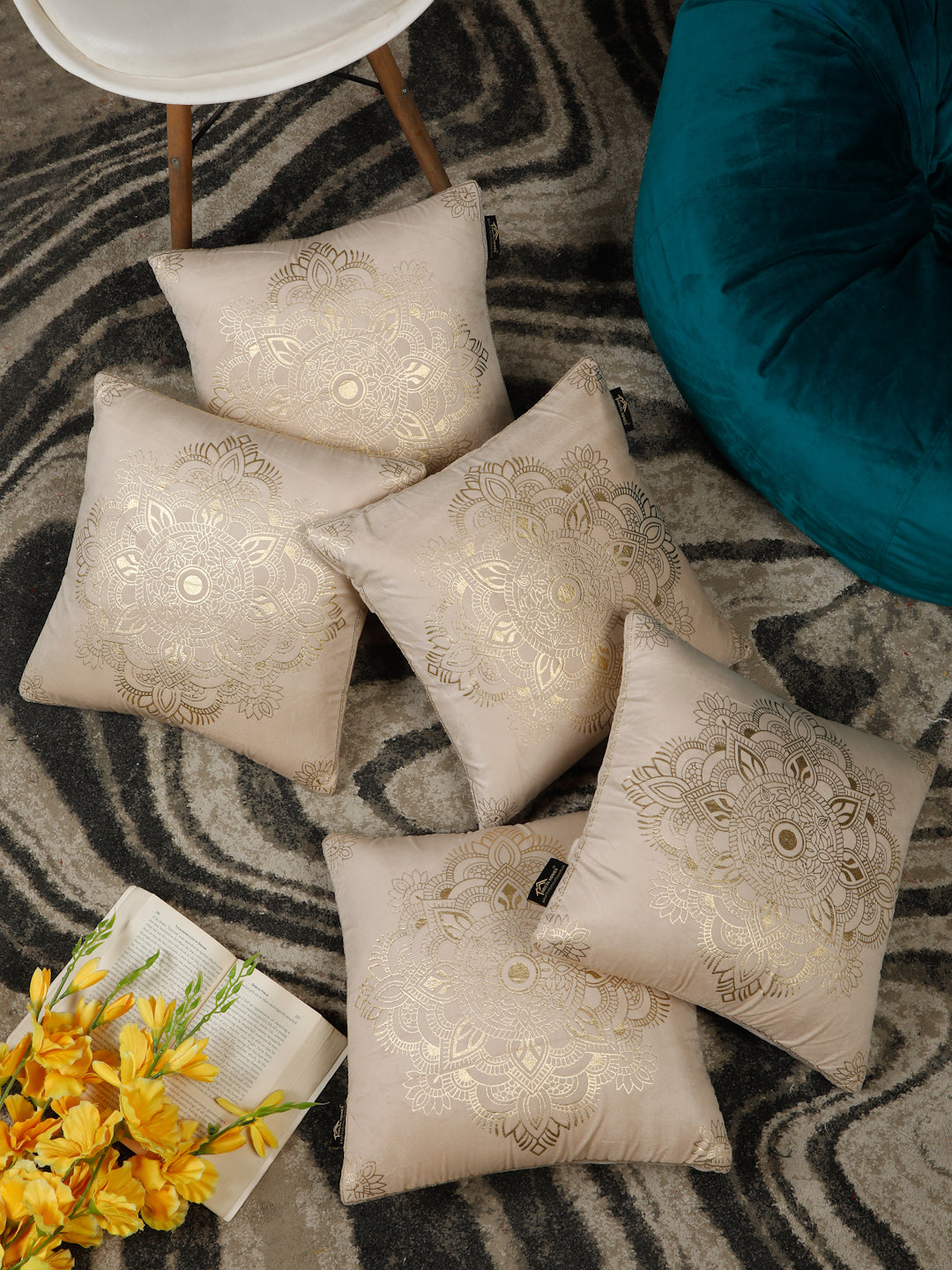 Cream-Coloured & Gold-Toned Set of 2 Floral Velvet Square Cushion Covers