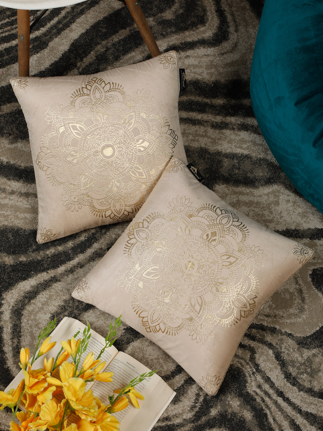 Cream-Coloured & Gold-Toned Set of 2 Floral Velvet Square Cushion Covers