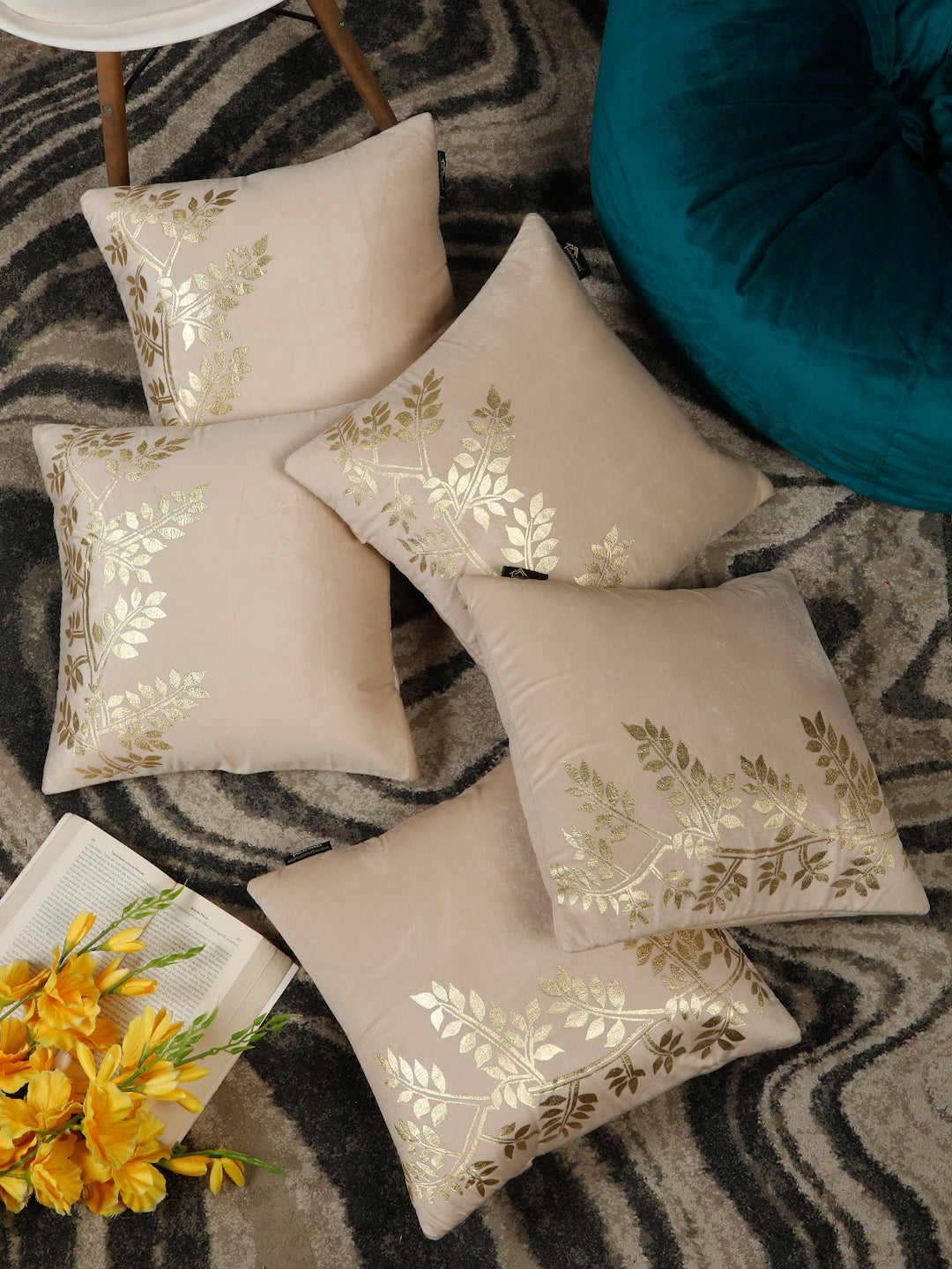 Cream-Coloured & Gold-Toned Set of 2 Floral Velvet Square Cushion Covers