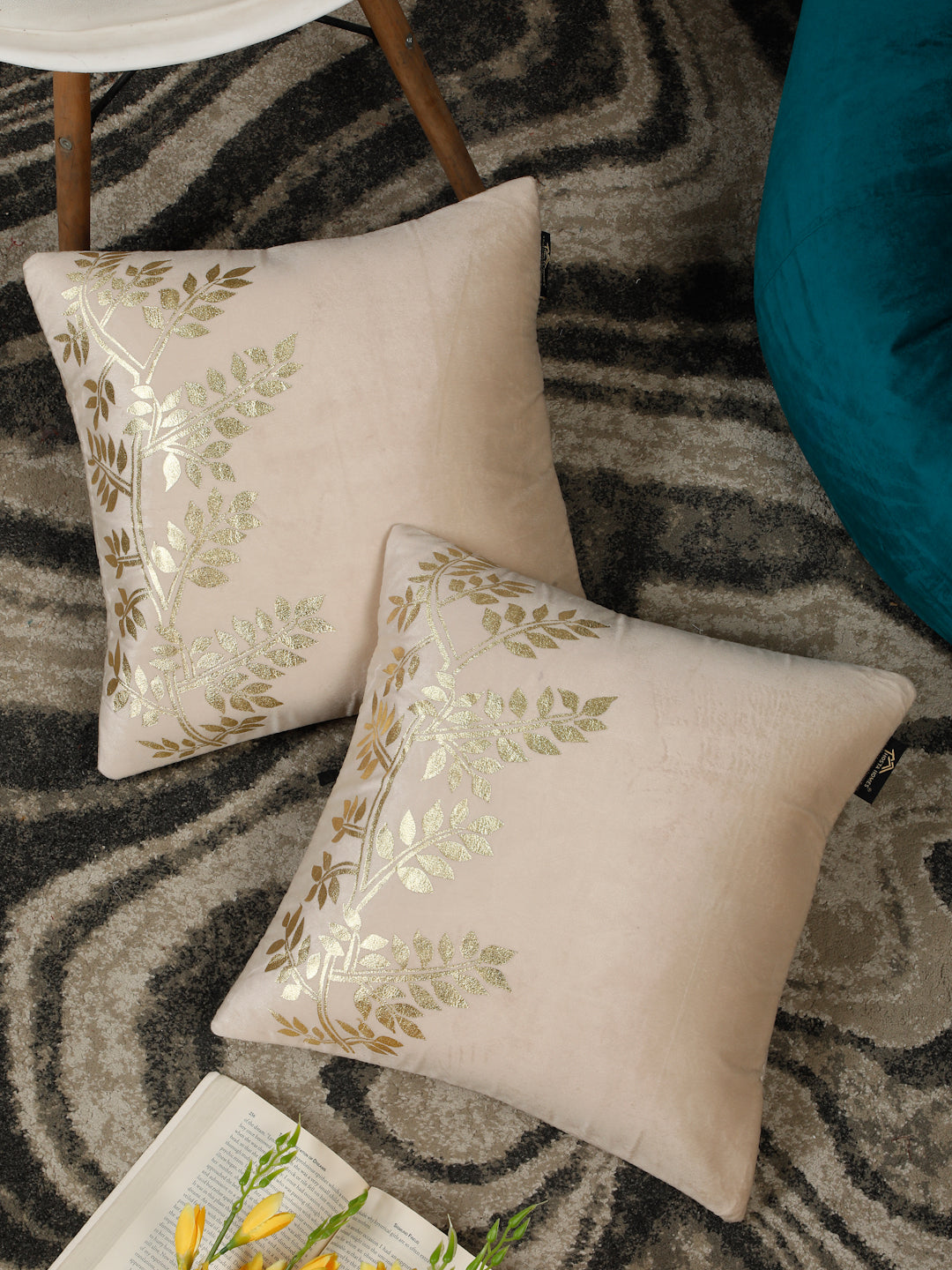 Cream-Coloured & Gold-Toned Set of 2 Floral Velvet Square Cushion Covers