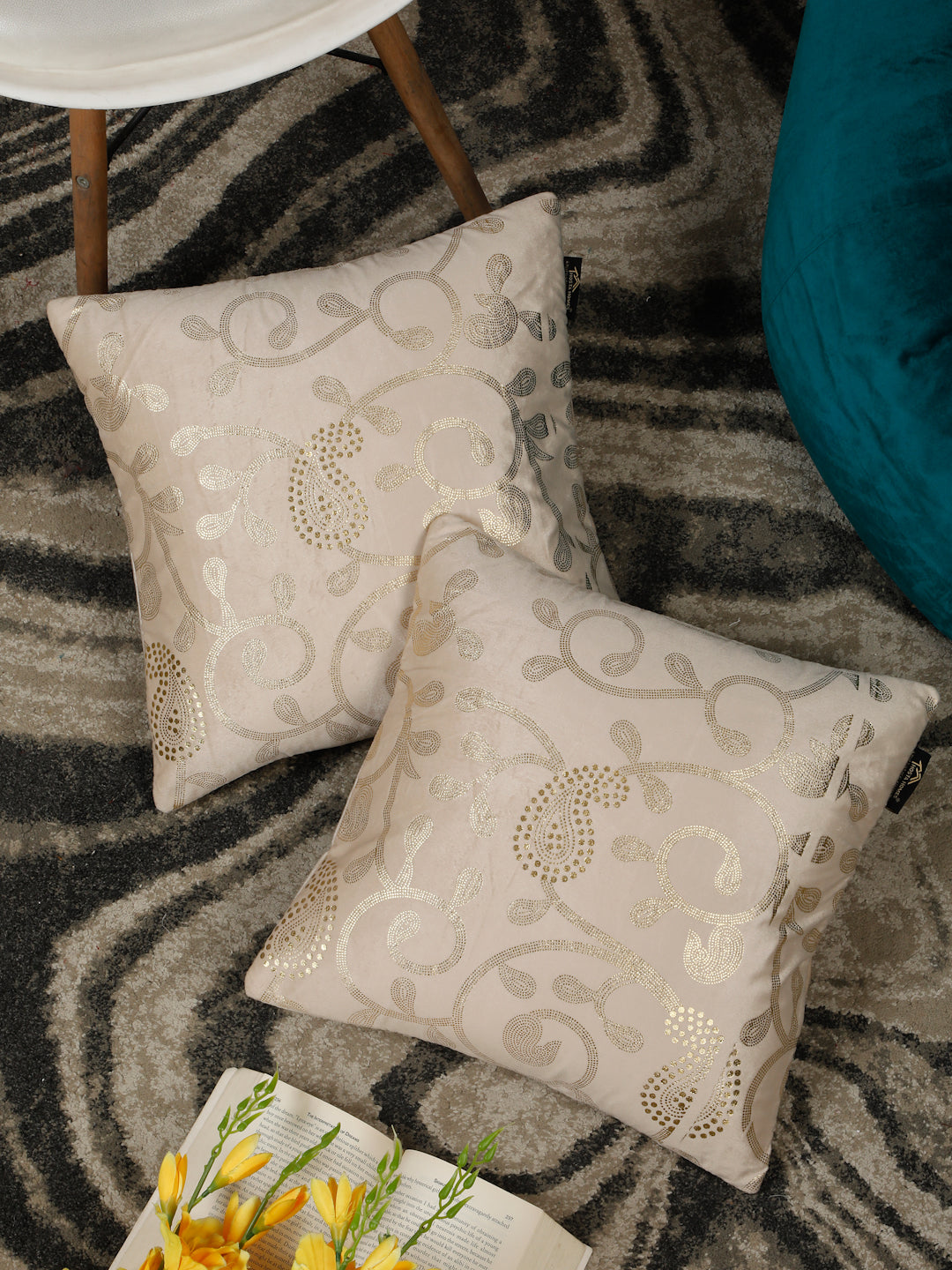 Cream-Coloured & Gold-Toned Set of 2 Floral Velvet Square Cushion Covers