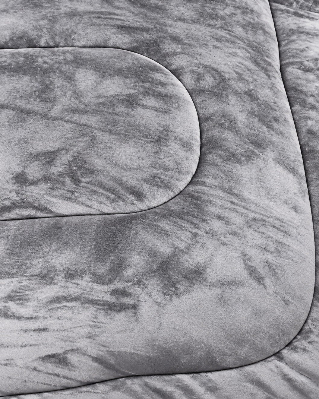 LUXURIOUS QUILT / RAJAI