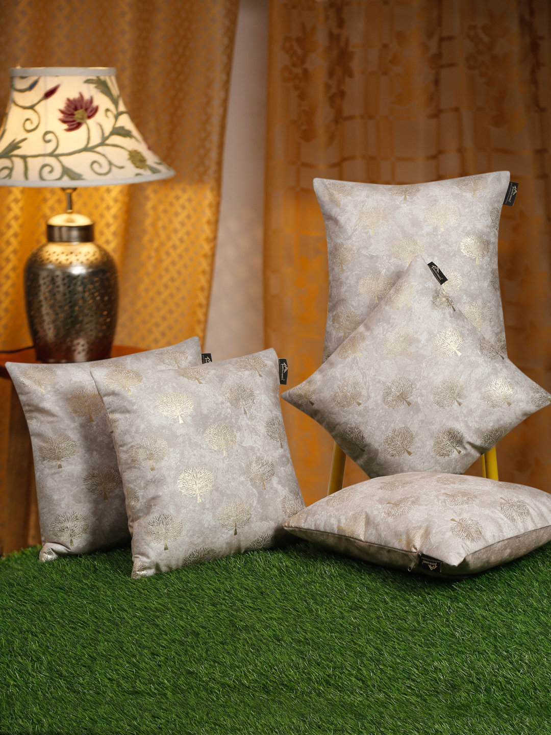 16X16 Soft Velvet , Foil Printed cream & Gold ,Pack Of 5 ,Zipper